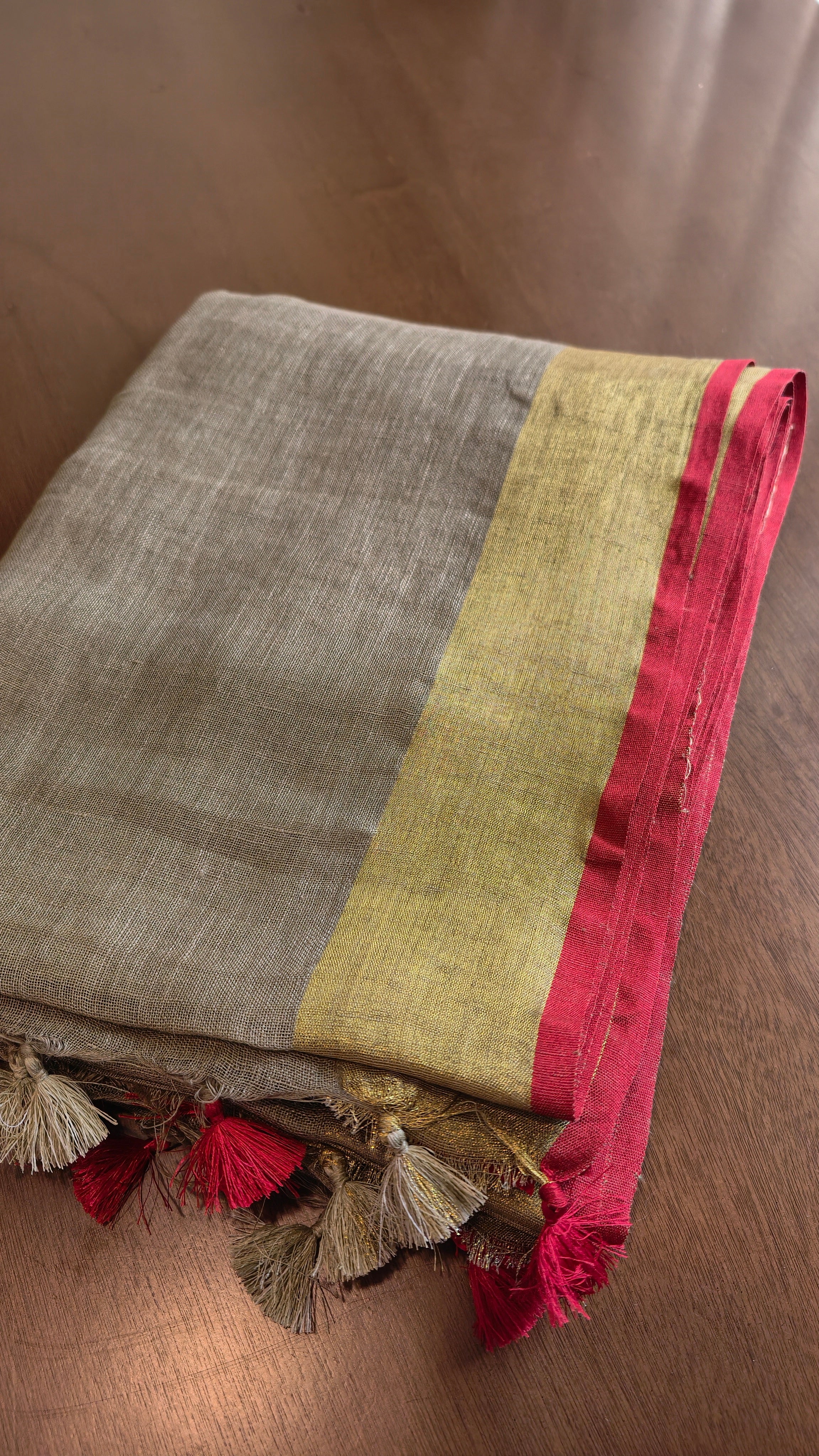 Linen - muted olive with red border