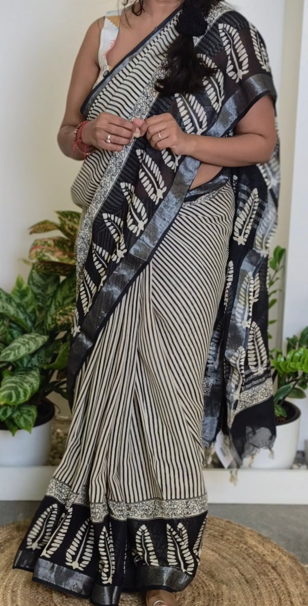 Linen pattern saree - black vertical stripes