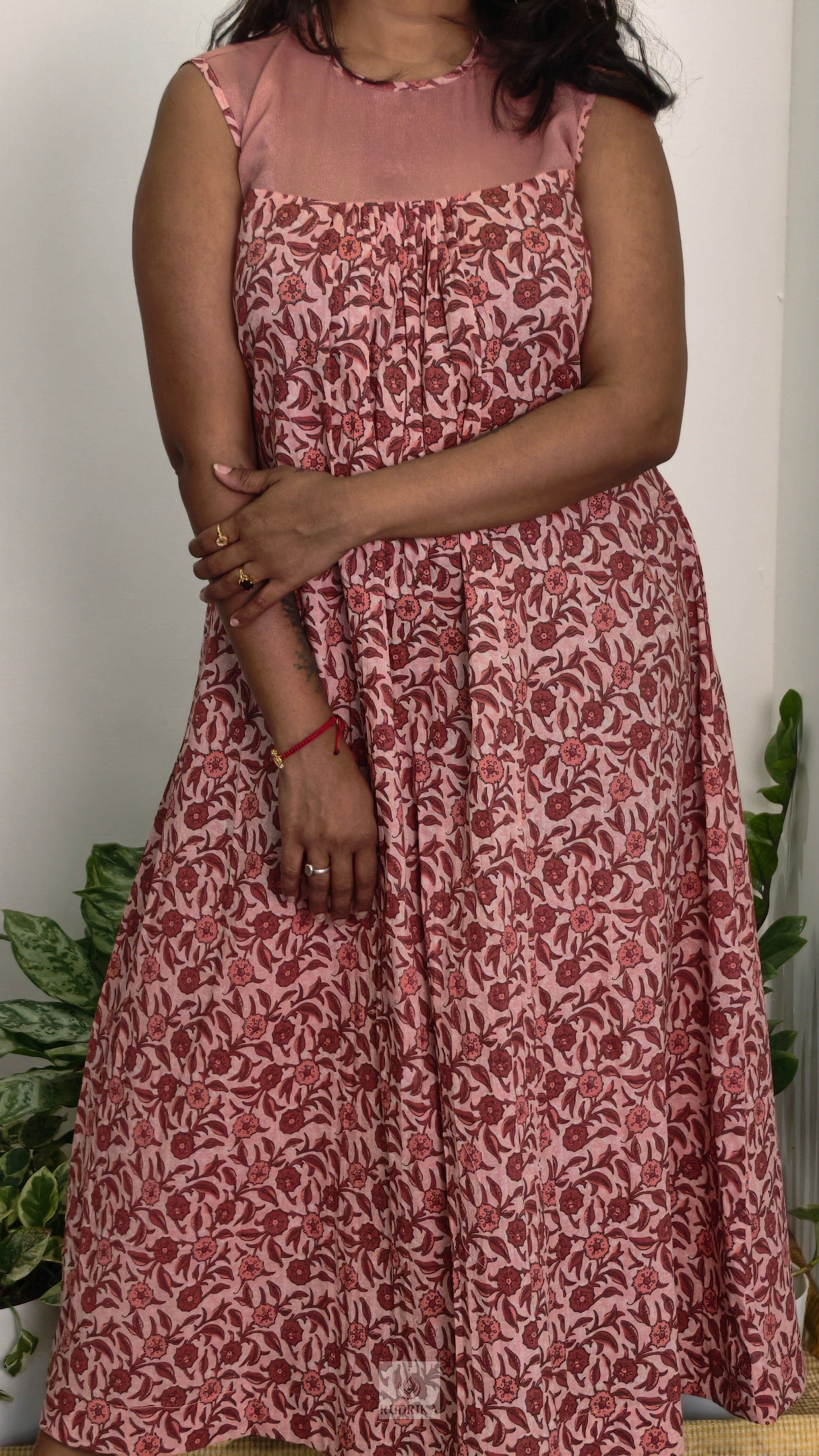 Maxi dress in dusky pink