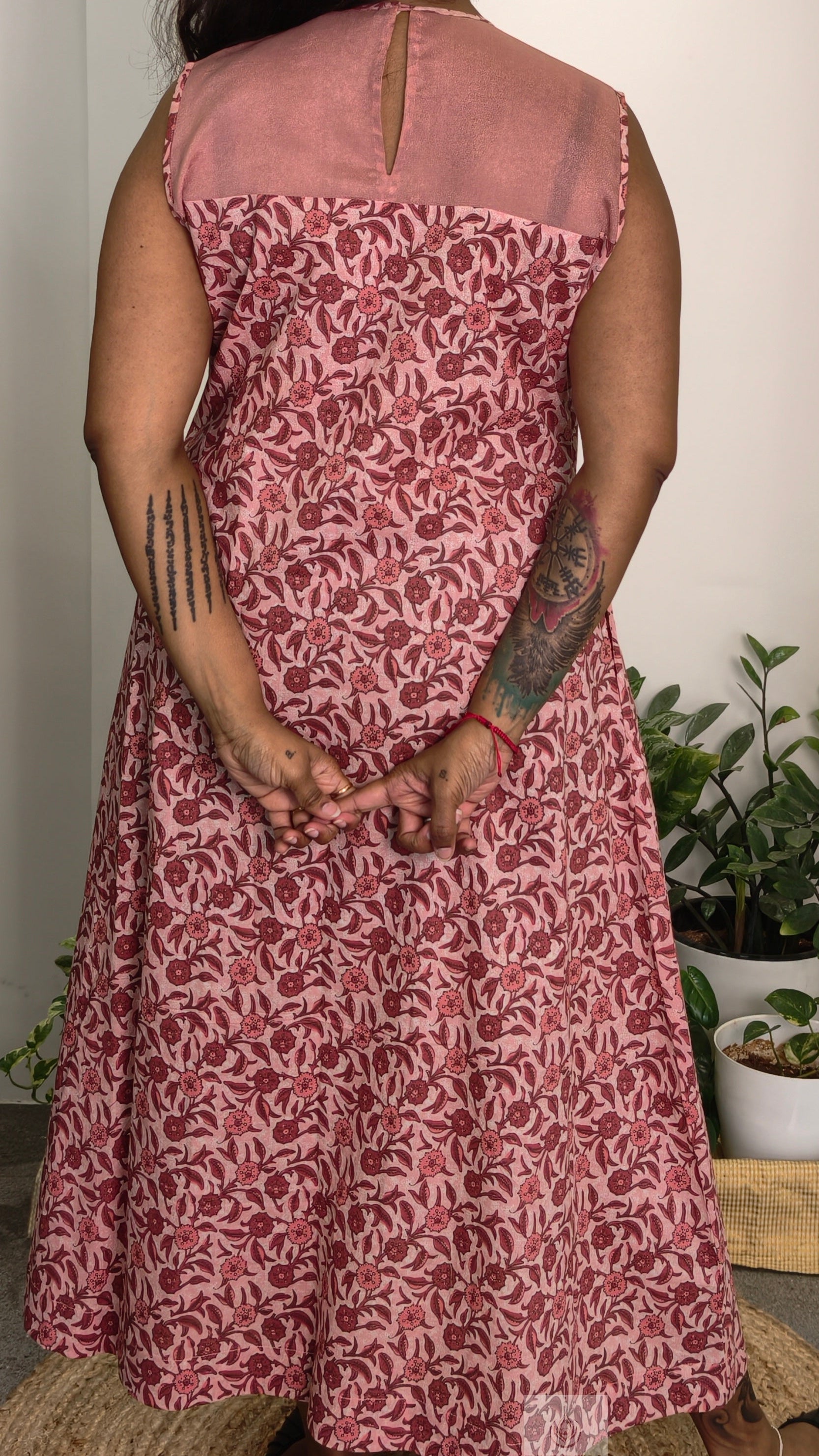 Maxi dress in dusky pink